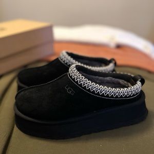 Black Ugg tazz platform size 7